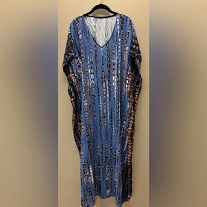 Unbranded - Unsized - NEW Without Tags - Blue and Black Patterned V-Neck Caftan